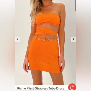 Richie Plissé Strapless Tube Dress

NEVER WORN. Still has tag strap attached.
